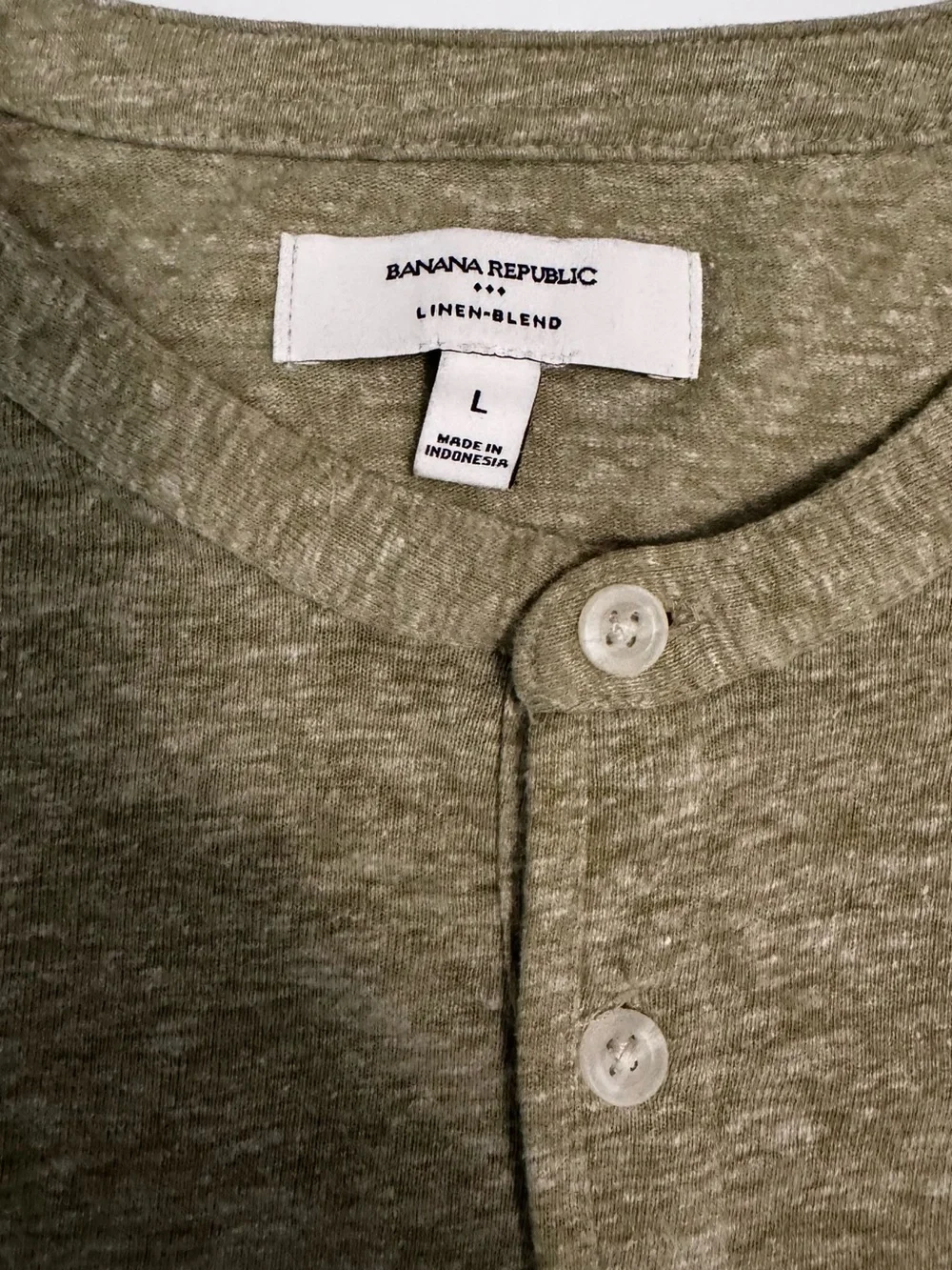 Banana Republic Men's Olive Green Short-Sleeve Henley Shirt